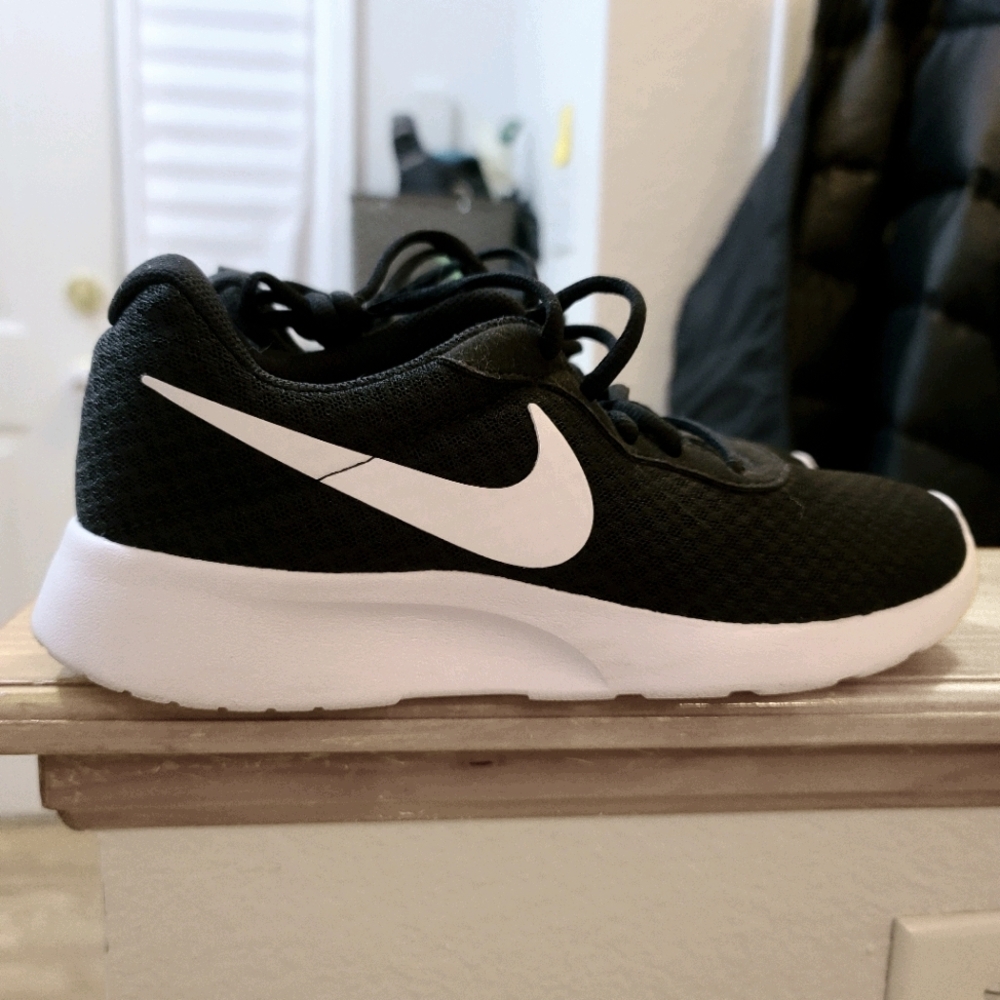 Nike Women's Tanjun Casual Sneakers